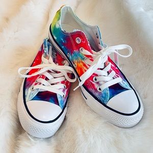CONVERSE NEW NEVER BEEN WORN TYED DYED SNEAKERS